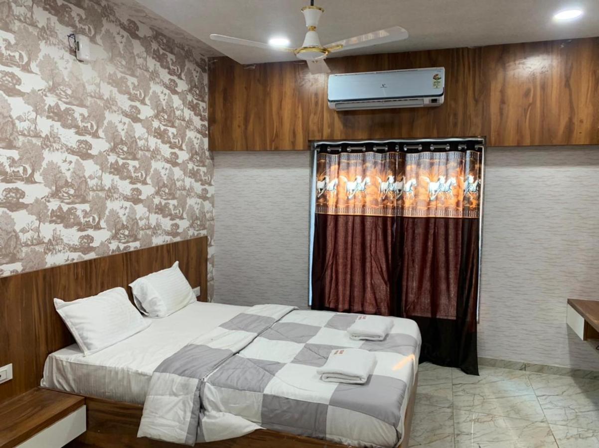 Kesar Hotel Viramgam Exterior foto